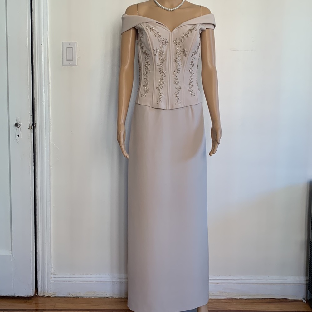 DAVID’S BRIDAL Off- Shoulder Gown - Picture 3 of 12